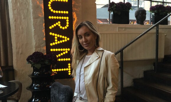 FIKK A: Carina Dahl kunne stolt fortelle at hun nylig fikk A i matematikk for økonomer. Som ung tok hun derimot noen «snarveier»når det gjaldt enkelte ting på skolen. Foto: Henriette Eilertsen / Se og Hør FIKK A: Carina Dahl kunne stolt fortelle at hun nylig fikk A i matematikk for økonomer. Som ung tok hun derimot noen «snarveier»når det gjaldt enkelte ting på skolen. Foto: Henriette Eilertsen / Se og Hør